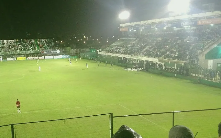 为什么同一支球队换一块场地就像换了一支·第四看台视角